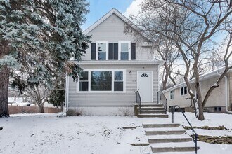 Building Photo - COMPLETELY UPDATED 2 BEDROOM