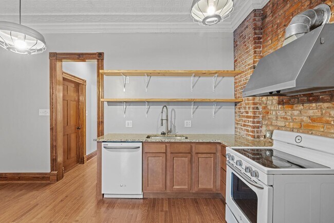 Building Photo - Charming 2 Bedroom Apartment in Benton Par...