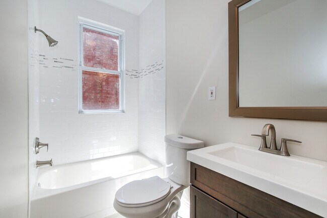 Building Photo - Renovated Columbia Heights 3BD Rowhome wit...