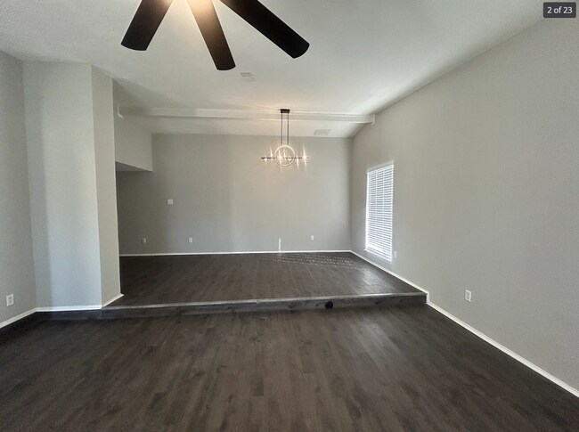 Building Photo - 2801 Meadowview Dr