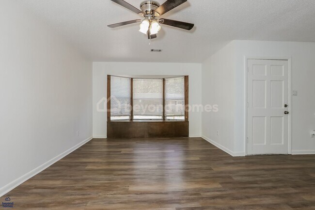 Building Photo - Charming Sherwood 3 BR Home with Fireplace & Big Yard