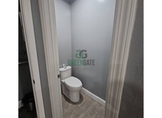 Building Photo - 3000 Carver Rd