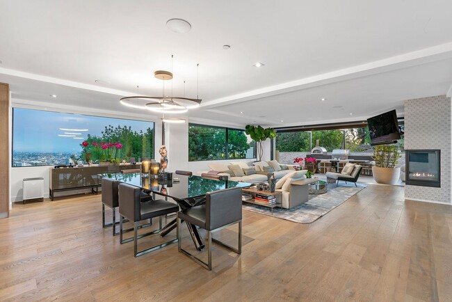 Building Photo - Prestigious Hollywood Hills Home for Rent