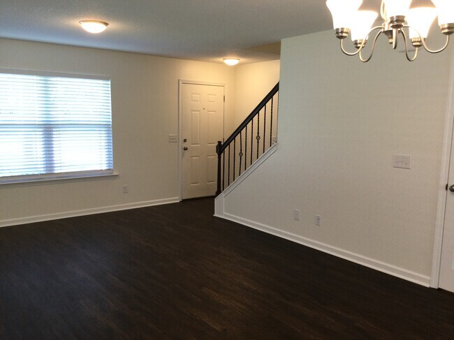 Building Photo - 202 Sterling Dr