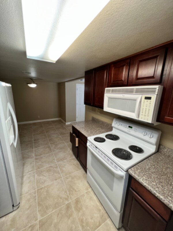 Building Photo - 5081 River Glen Dr