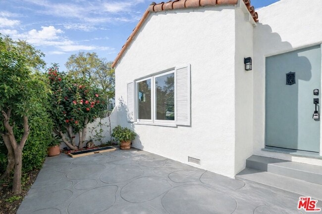 Building Photo - 2214 Benecia Ave