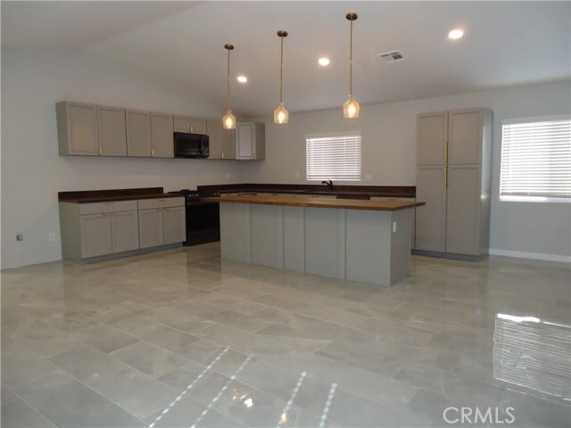 Building Photo - 1330 Susan Ave