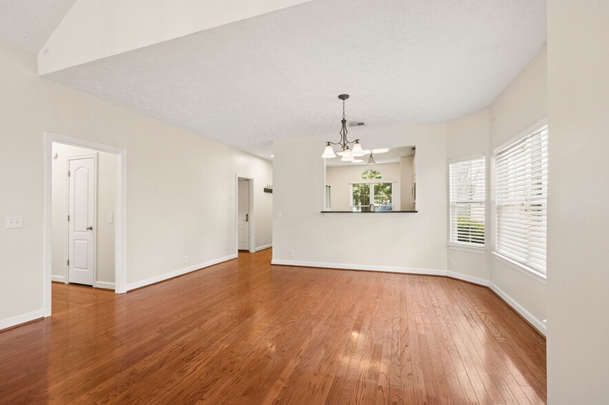 Building Photo - 2741 Rosedale Pl