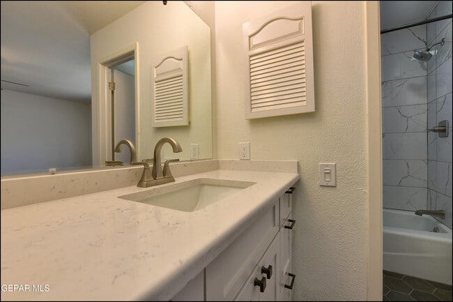 Building Photo - 3609 Okeefe Dr