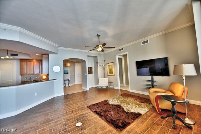 Building Photo - 2104 W First St