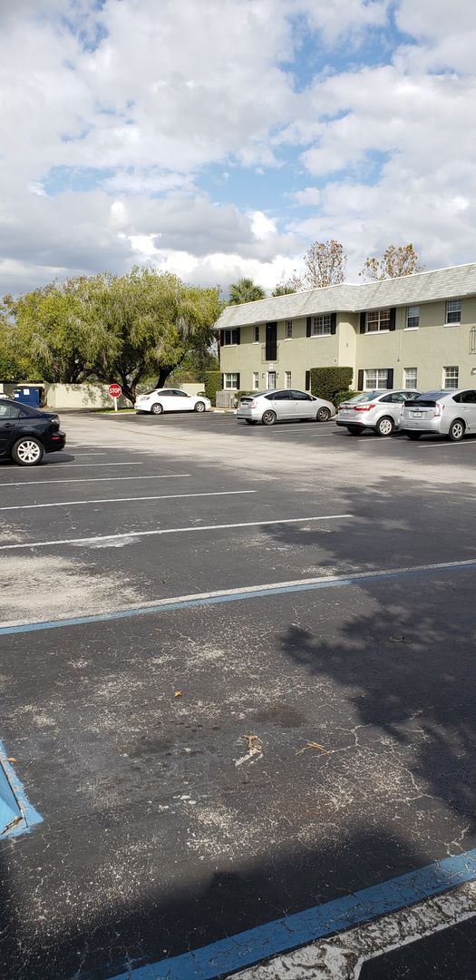 Building Photo - Cozy 2nd floor condo by Lake Underhill