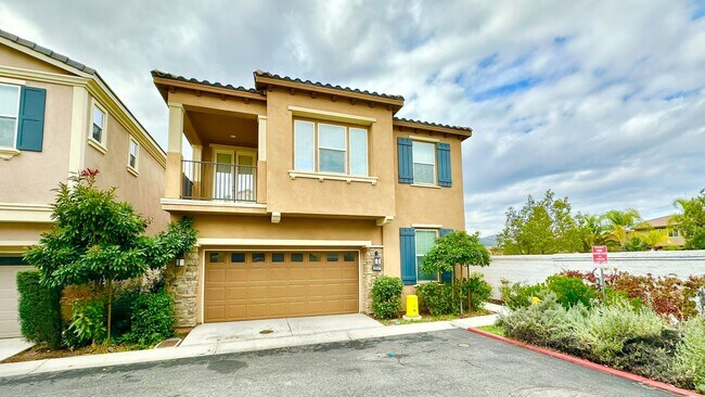 Building Photo - Beautiful, Stand Alone Condo in Resort-lik...