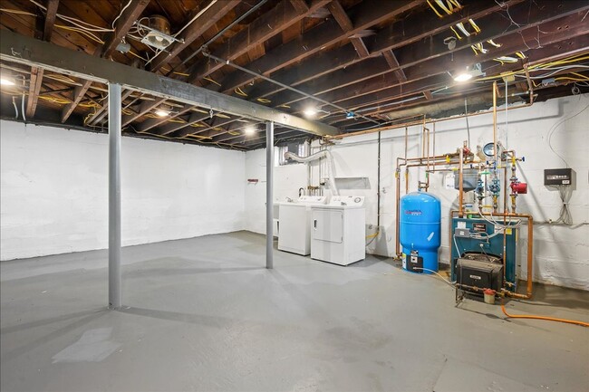 Building Photo - Updated Single Family Rental in White Plains