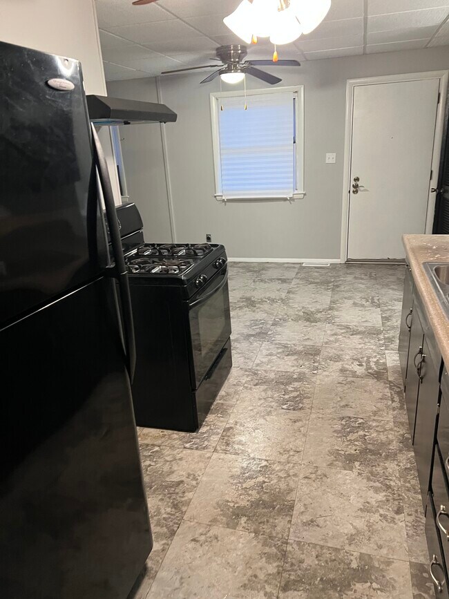 Matching appliances - 505 W 53rd Ave