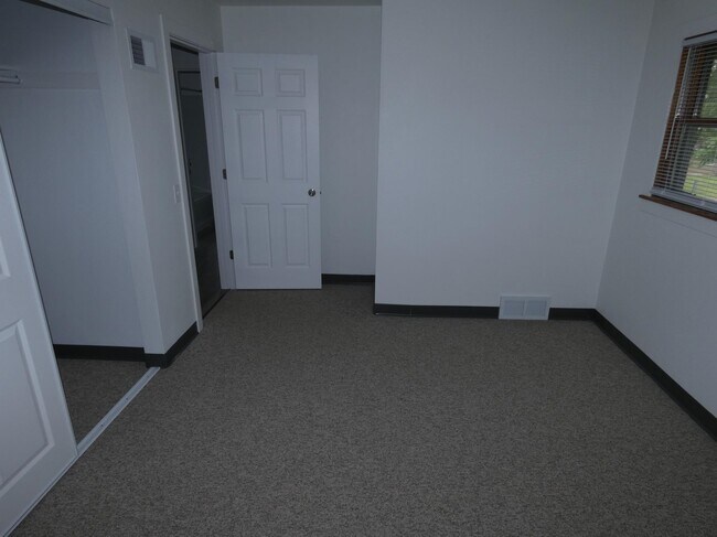 Building Photo - 518 N 4th St