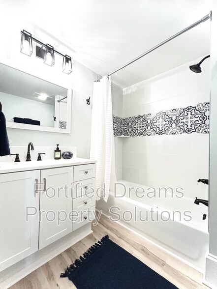 Building Photo - 2240 Queen St