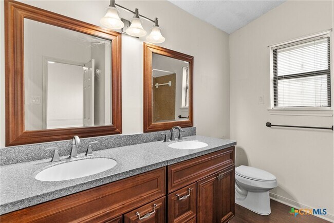 Building Photo - 4802 Canyon Cir