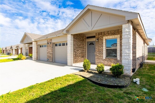 Building Photo - 3505 Abraham Dr