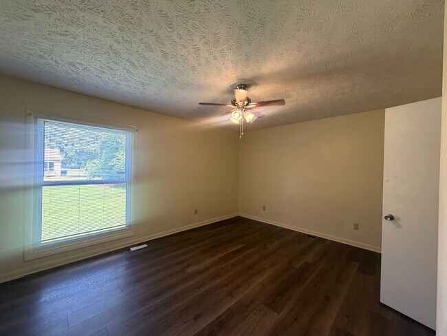 Building Photo - 1855 Berriedale Dr