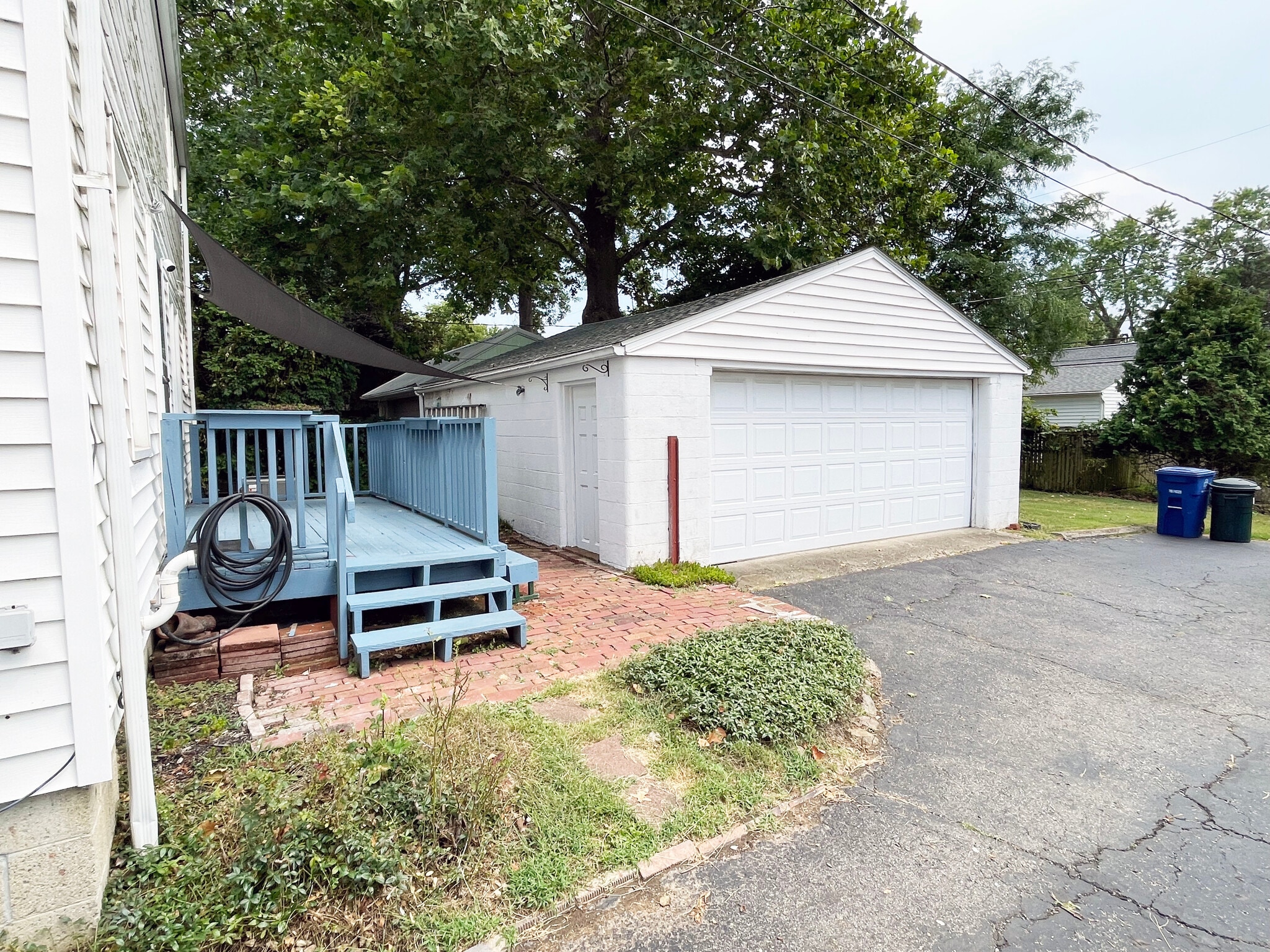 Back view - 279 Highfield Dr