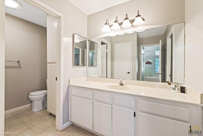 Building Photo - 1 br, 1 bath Condo - 8000 Kroll Way Apt 25
