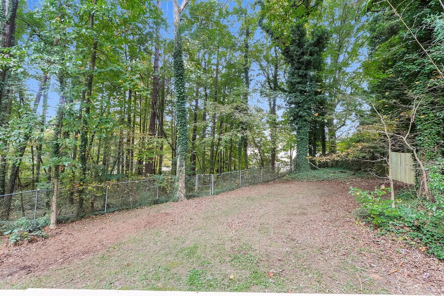 Building Photo - 3373 Heatherwood Ln SW