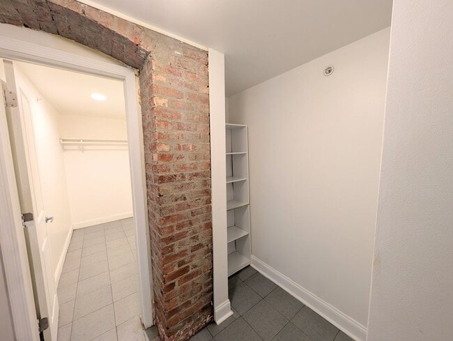 Building Photo - 313 State St
