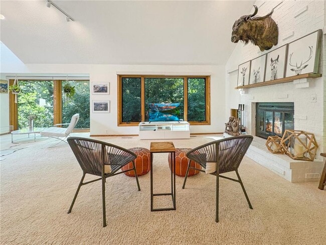 Building Photo - 13900 Hill Ridge Dr