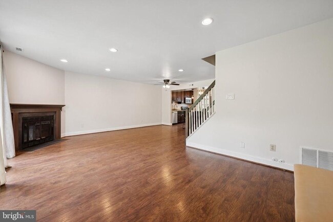 Building Photo - 5806 Red Haven Dr