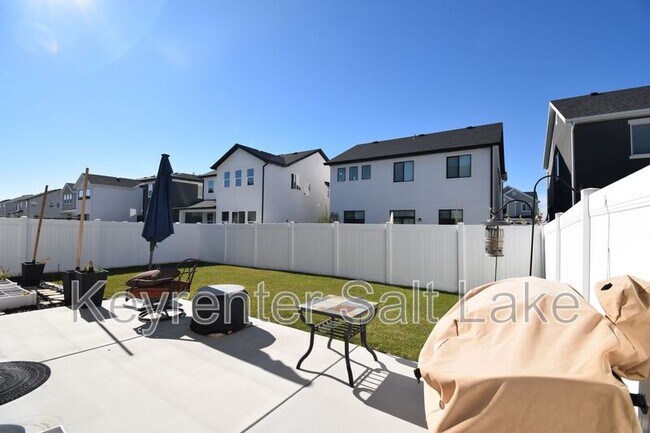 Building Photo - 2964 S 2500 W St