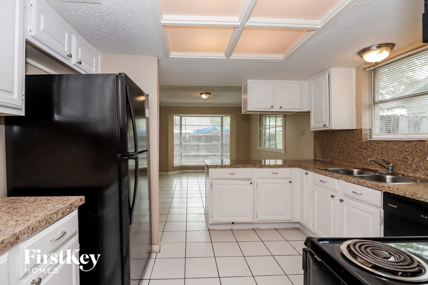 Building Photo - 7431 Navidad Rd