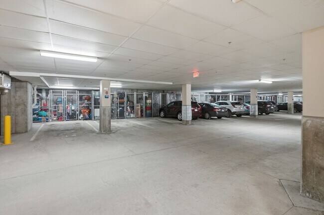 Building Photo - 855 Main St