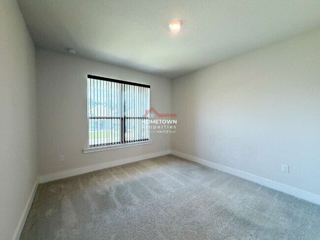 Building Photo - 220 Camellia Dr