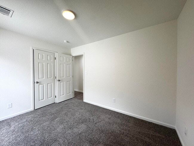Building Photo - 409 Ella Rae Ln