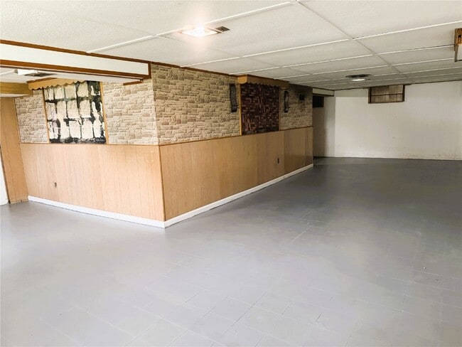 Building Photo - 9004 Macon Ave