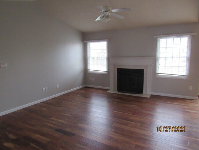 Building Photo - 2412 W Molly Ln
