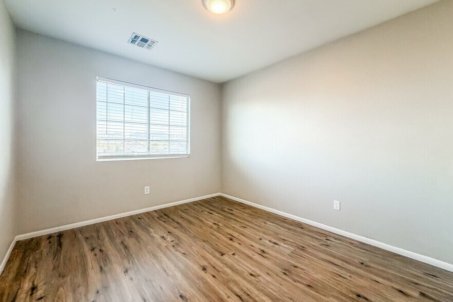 Building Photo - 10907 E Arcadia Ave