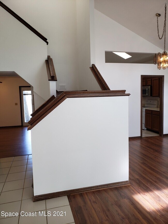 Building Photo - 2575 Palm Lake Dr