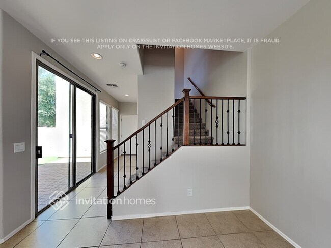 Building Photo - 3523 S Swan Dr