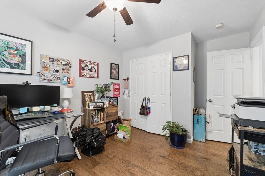 Building Photo - 1701 Prescott Dr