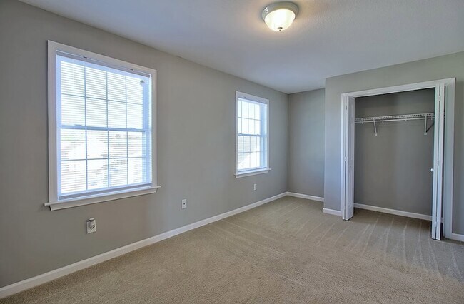 Building Photo - 127 Davila St