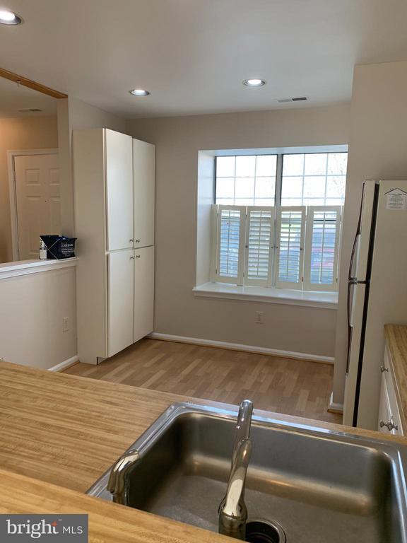 Building Photo - 300 Sedgemoor Square