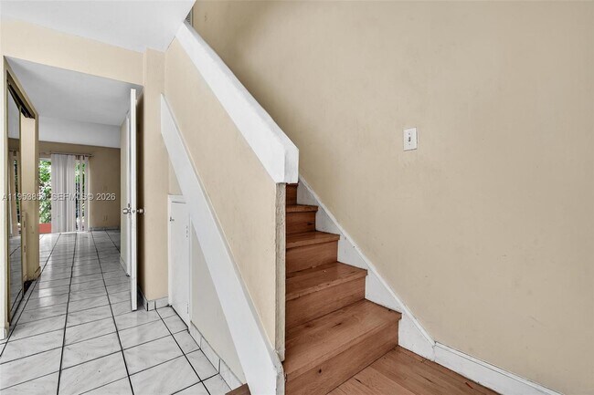 Building Photo - 3750 SW 60th Terrace