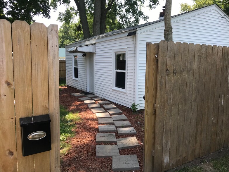 Building Photo - 205 S Lynn St