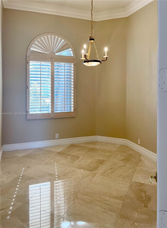 Building Photo - 2579 Mayfair Ln