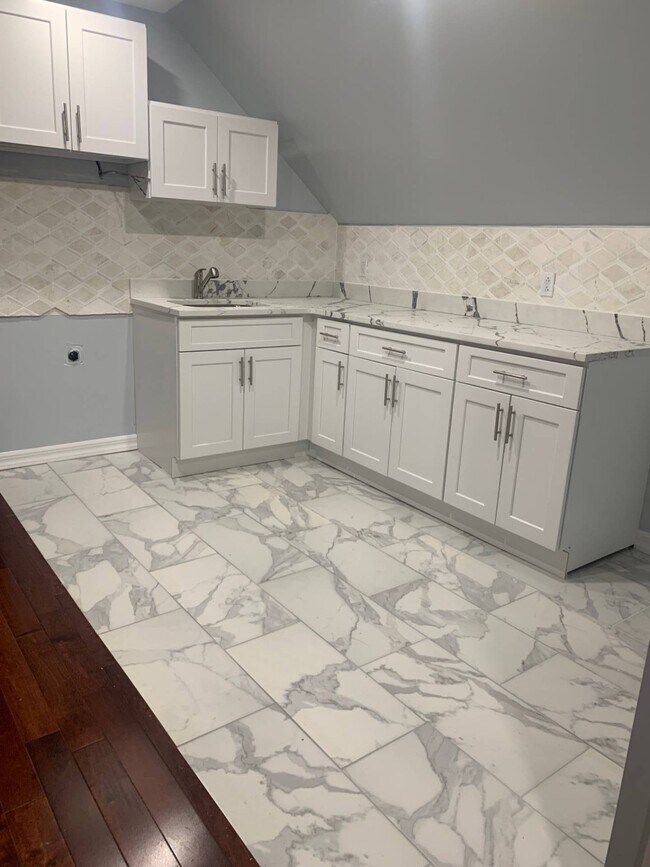 Building Photo - 46 Cowles Ave