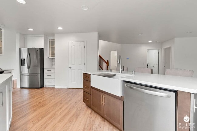 Building Photo - 4 Bedroom | 2.5 Bathroom | Garage - Conven...
