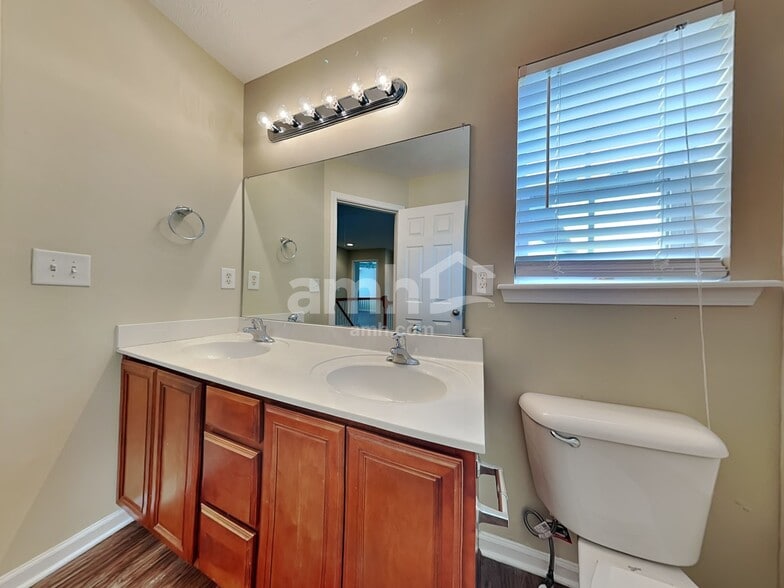 Building Photo - 256 Neal Ave