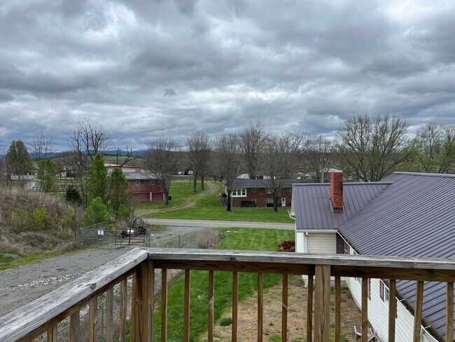 Building Photo - 3 bedroom fully furnished apt