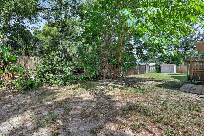 Building Photo - 2/2 Duplex in Umatilla w/ Private Fenced Yard & Dual Screened Patios!